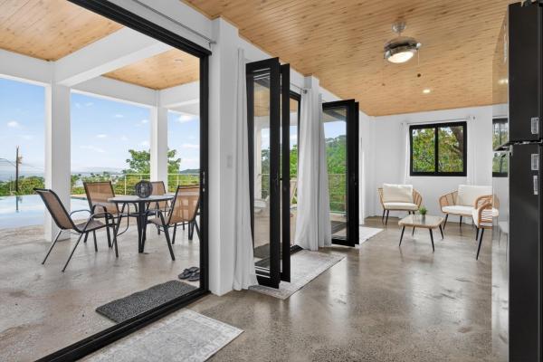 Turnkey ocean-view luxury villa in sea view hills