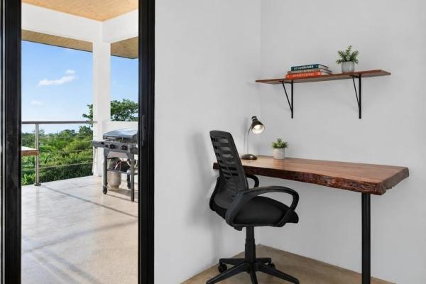Turnkey ocean-view luxury villa in sea view hills