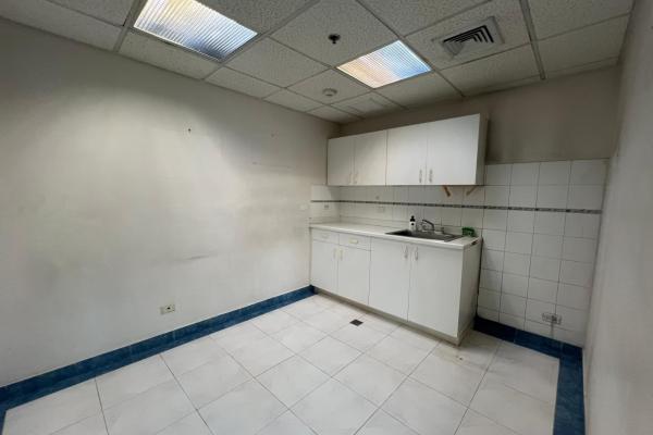 Commercial office for sale at the wtc in marbella.