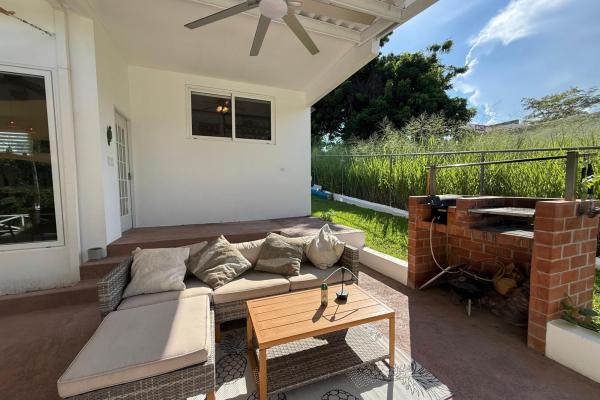 Casa privada con piscina y amplio terreno en coronado