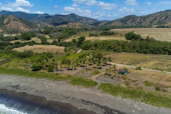 Se vende terreno titulado frente a la playa en cambutal