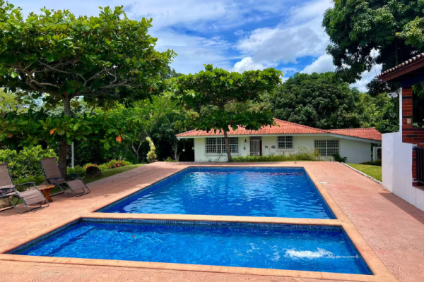 Se vende casa frente al mar en sea cliff