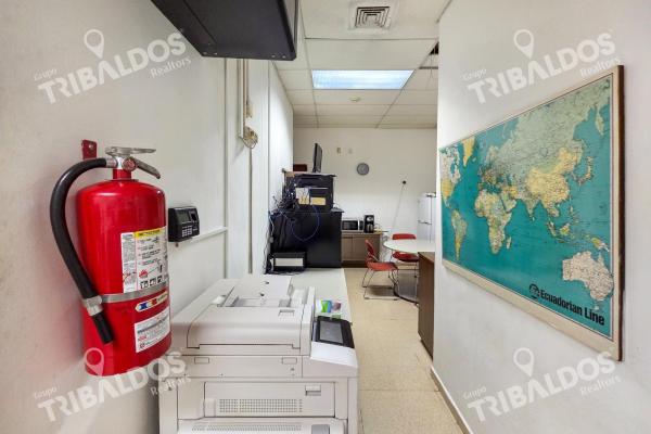 Commercial premises for sale in tumba muerto