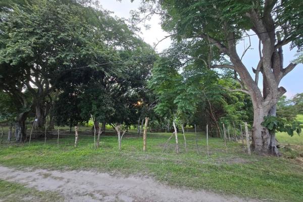 Terreno en la ermita, a pocos metros de la playa y en muy buena ubicación.