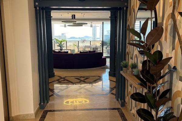 The bay at your feet · 360° · 13th floor la cresta