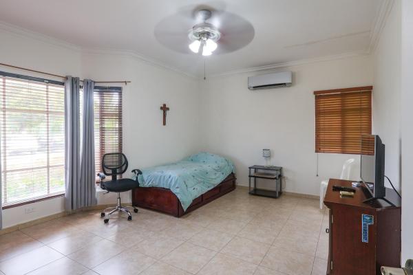 Venta de casa unifamiliar en palmeras del este, costa del este remodelada