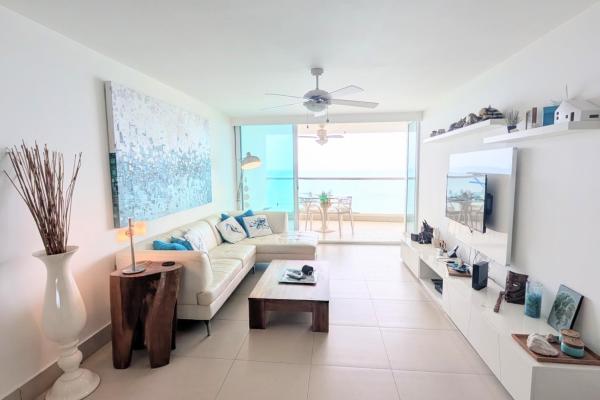 Beachfront living condo gorgona close to coronado