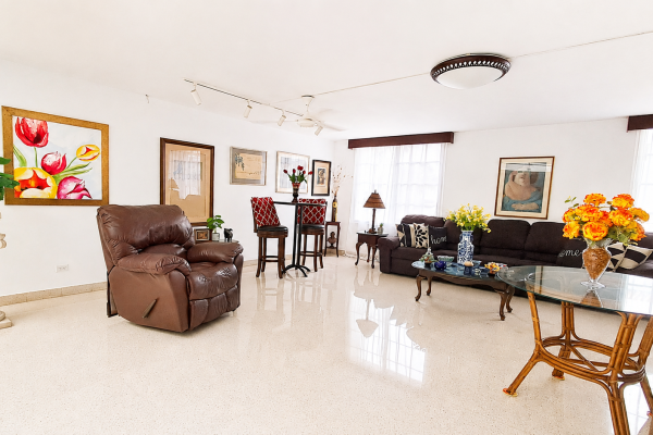 Casa en venta en la manzana de obarrio