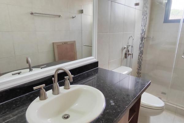 Vendo townhome en embassy club para inversionistas. generando renta.