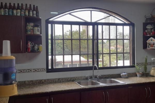 House for sale in el carmen, three levels