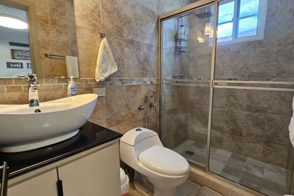 Venta casa unifamiliar de esquina remodelada costa sur
