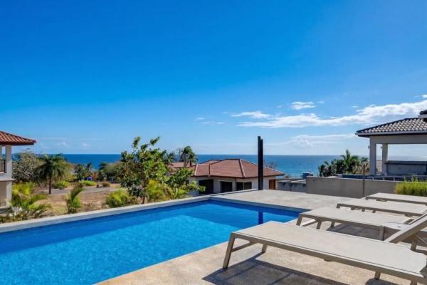 Casa moderna con vista al mar en andromeda estates pedasi