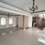 A single-family house with a pool is for sale in altos de panama.