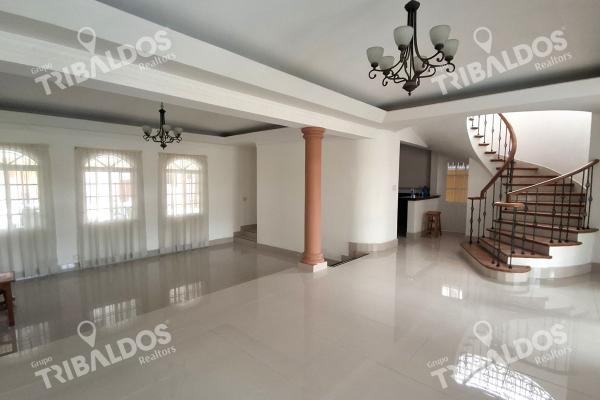 Venta de casa unifamiliar en altos de panamá con piscina