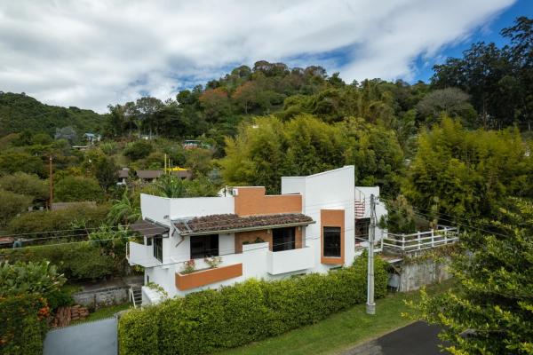Retiro en el centro de boquete en un lote de 800 m²