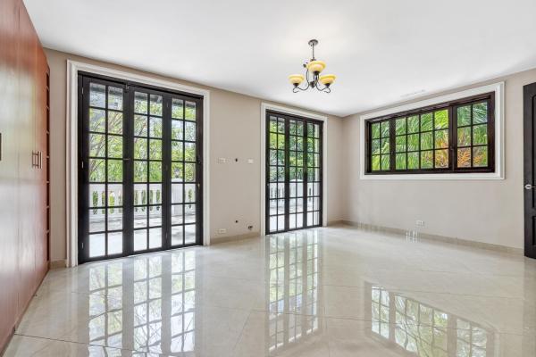Mansion in golf heights