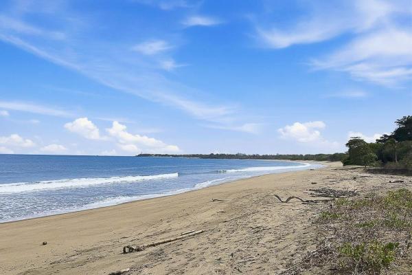 Costa pedasí beachfront lot – 35m premium frontage