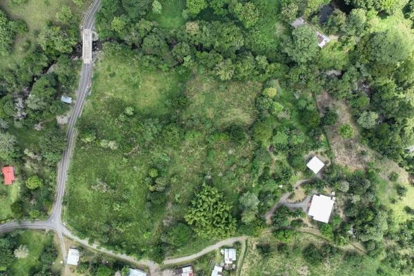 Casa con más de 1 hectárea y dos residencias