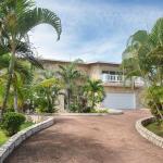 Beachfront 4-bedroom home with pool in boca chica