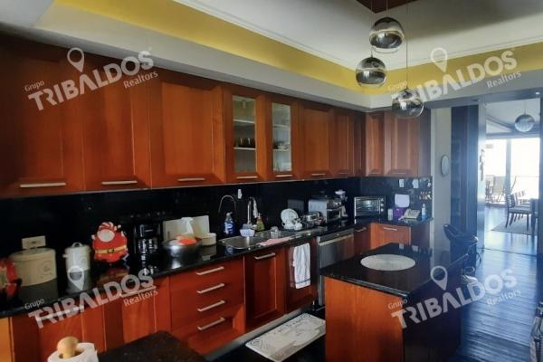 Sale of apartment in aqualina building