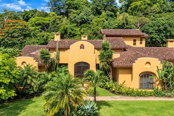 Mexican-inspired home in palo alto boquete