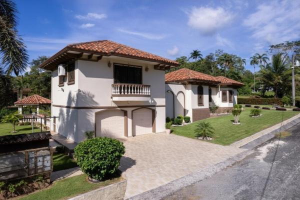 Oasis tropical en sortova: impresionante casa con apartamento