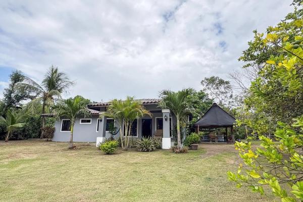Amplia propiedad con casa y lote de 2.182 m²