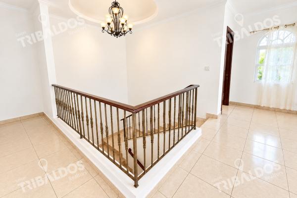 Venta de casa en costa del este con cocina remodelada
