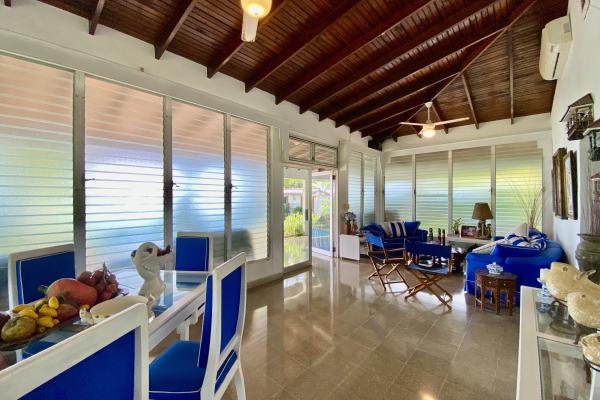 Sale of a house in front of the sea in coronado