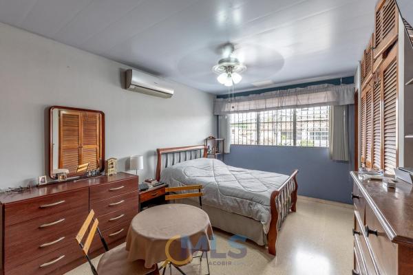 Two-story house with 4 bedrooms in altos de panamá