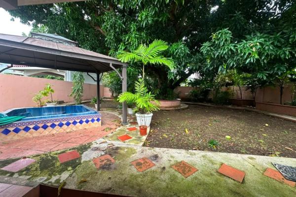 Se vende casa en hato pintado, pueblo nuevo