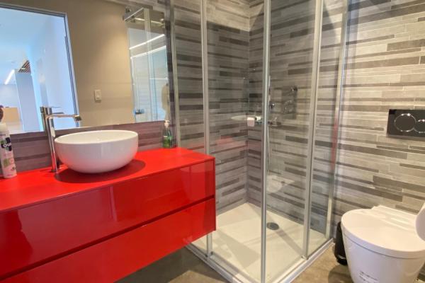 Se vende oficina remodelada en balboa office center