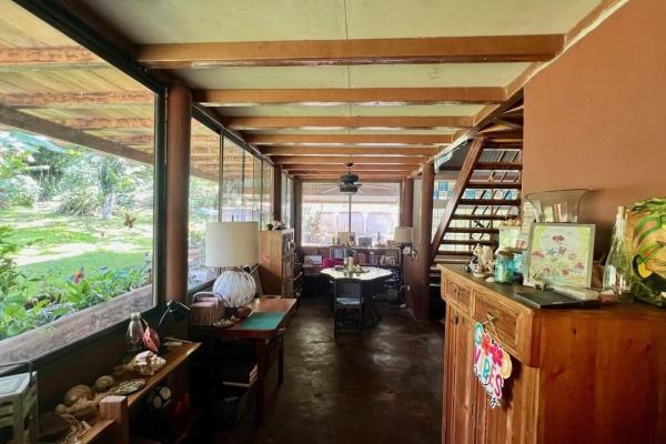 Casa con amplio terreno en la laguna