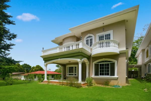 Single family house in llanos de curundu, ancon