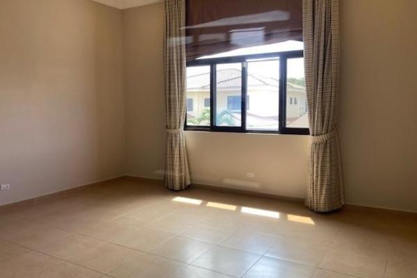 4 bedroom house toscana del este with solar panels