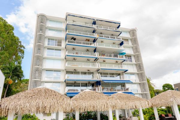Apartamento de 4 habitaciones frente al mar en farallon