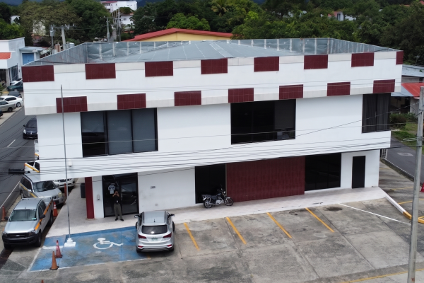 Venta de edificio sobre la carretera interamericana en penonomé