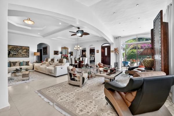 Luxury home for sale in valle escondido boquete