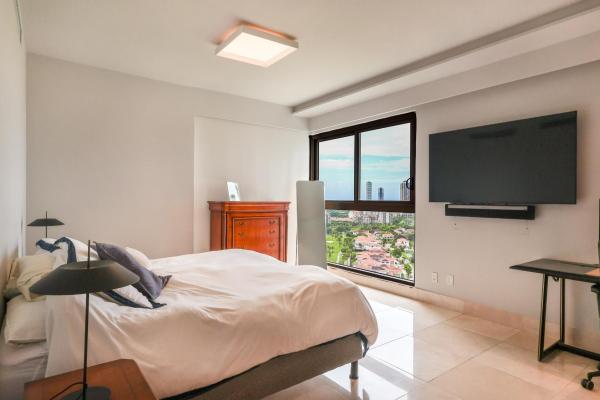 Exclusive condo for sale in santa maria