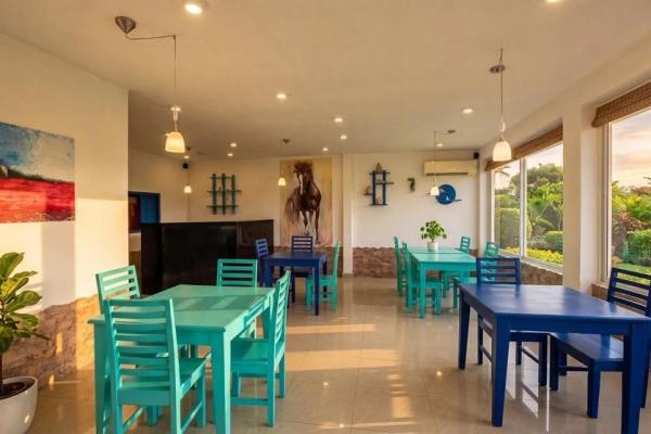 Propiedad con casa principal, 6 estudios y piscina
