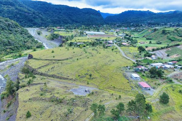 Large residential lot for sale – paso ancho
