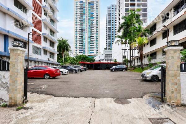 Venta de terreno comercial en el cangrejo con zonificación zm7