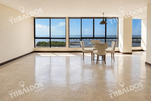 Venta de apartamento frente al mar | remodelado | 4 parkings | coco del mar