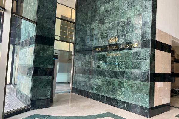 Commercial office for sale at the wtc in marbella.