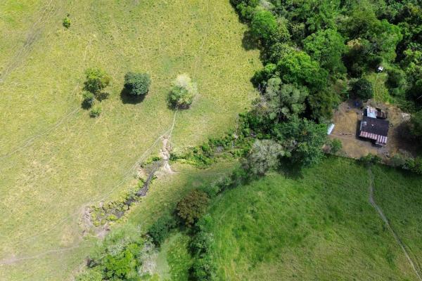 Expansive 146.652 ha property with water sources