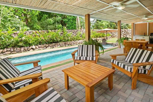 Casa con piscina de agua salada en dolega panamá