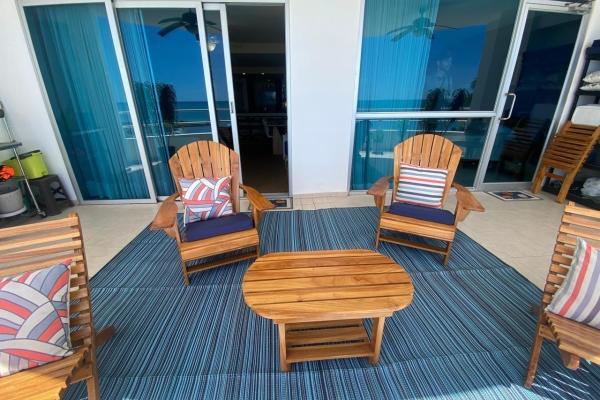 Apartamento frente al mar en coronado bay: dos estudios fusionados