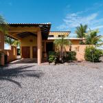 Oceanfront 3br home w/ pool in playa barqueta