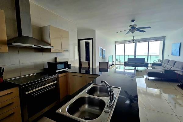 Apartment with sea views in ph allure
