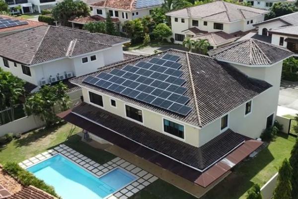 Casa de cuatro recámaras en toscana del este con paneles solares